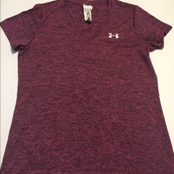 Under Armour Tops - Women’s Under Armour v neck tee